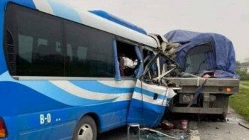 Vụ ô tô khách đâm đuôi xe container ở Nghệ An: Thêm một nạn nhân tử vong