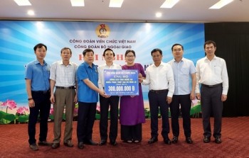 Cộng đồng người Việt tại nước ngoài hỗ trợ bà con vùng lũ Nghệ An, Hà Tĩnh 600 triệu đồng