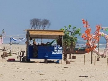 Hà Tĩnh: Lấy bãi thuyền của ngư dân cho thuê làm điểm “check – in”
