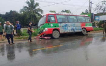 Trên đường đến trường một học sinh ở Nghệ An bị xe buýt tông tử vong