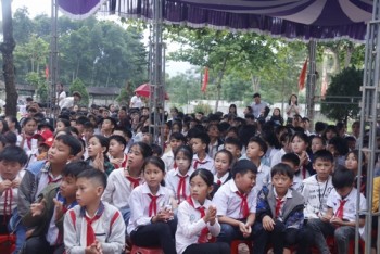 Hà Tĩnh: Trao 254 tủ sách nhân ái đến học sinh miền núi