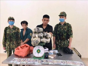 Thanh Hóa: Bắt giữ 2 đối tượng vận chuyển heroin và 16kg thuốc phiện