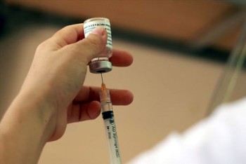 Thận trọng tiêm vắc-xin phòng Covid-19 cho trẻ