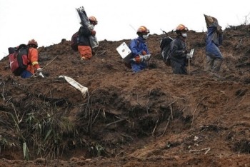 Trung Quốc tìm thấy hàng chục thi thể nạn nhân, 183 mảnh vỡ máy bay rơi
