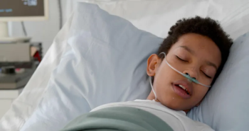 Trẻ chưa tiêm phòng có nguy cơ nhập viện cao gấp 2 lần nếu mắc Omicron