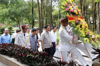 Thủ tướng Phạm Minh Chính dâng hương tại Ngã ba Đồng Lộc