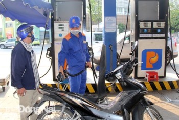 Giá xăng, dầu giảm hơn 3.000 đồng/lít