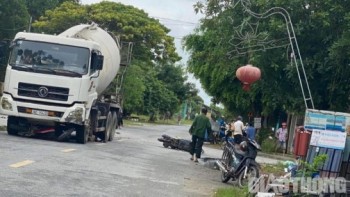 Sau va chạm với xe máy, nam thanh niên bị xe bồn cán tử vong