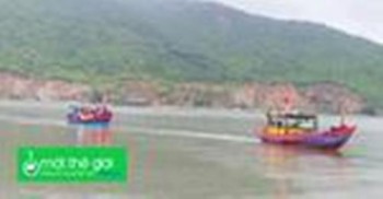Hai thuyền cá cùng 9 ngư dân Hà Tĩnh gặp nạn trên biển