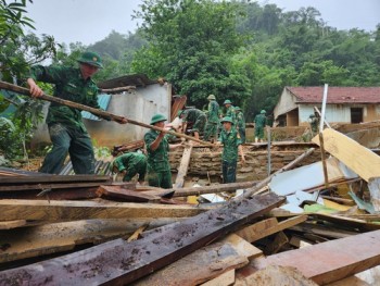 Lời kể của người mẹ mất con gái hơn 4 tháng tuổi trong cơn lũ quét