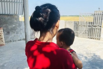 Vụ bé gái 14 tuổi bị giao cấu dẫn đến có con ở Cẩm Xuyên (Hà Tĩnh): Vì sao cơ quan điều tra chưa xác định được thủ phạm?