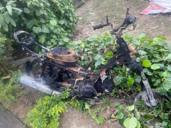 Hà Tĩnh: Điều tra vụ con trai đốt xe máy, đốt nhà cha mẹ ruột