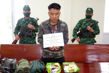 Hà Tĩnh: Bắt đối tượng nước ngoài vận chuyển 2kg ma túy vào Việt Nam