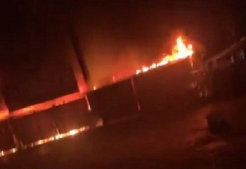 Hà Tĩnh: Hàng loạt ki ốt bốc cháy tại Trung tâm thương mại Tây Sơn