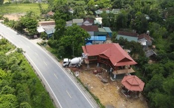 Hà Tĩnh: biệt thự gỗ 2 tầng “mọc chui” trên đất hành lang giao thông đường bộ