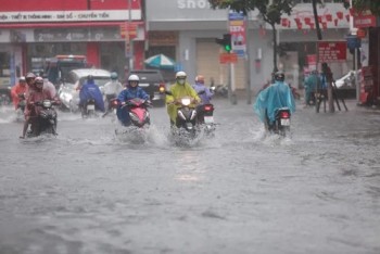 Áp thấp nhiệt đới sẽ trút mưa dữ dội xuống miền Trung, Nam Bộ