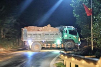 Hà Tĩnh: Rầm rộ khai thác đất lậu ở “phố núi” Hương Khê