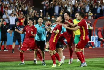 Bóng đá nam SEA Games 31: U23 Việt Nam vào bán kết