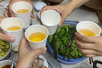 Vụ 3 phụ nữ tử vong vì nhậu suốt 2 ngày: 6 người uống 5 lít rượu