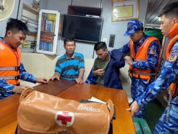 Tìm kiếm 3 thuyền viên tàu cá Hà Tĩnh mất tích sau va chạm trên biển