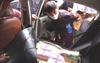 Hà Tĩnh: Đối tượng người Lào ‘ngụy trang’ ma túy dưới ghế ôtô vận chuyển qua Việt Nam