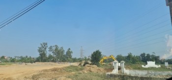 Nghệ An: Ngang nhiên thi công dự án trọng điểm dưới đường điện chưa di dời