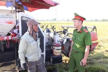 Quyết liệt ngăn chặn tình trạng “bảo kê” gặt lúa ở Hà Tĩnh