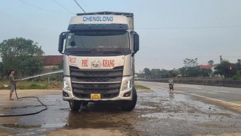 Hà Tĩnh: Dịch vụ rửa xe, tắm lợn “nở rộ” bên quốc lộ 1A