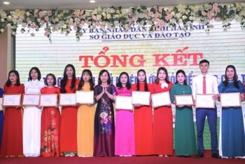 Hà Tĩnh công nhận 111 giáo viên chủ nhiệm giỏi tiểu học