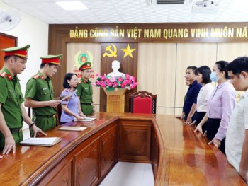 Bắt giam nguyên Giám đốc tài chính Công ty Vạn Xuân