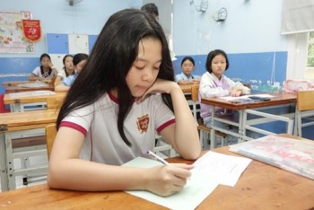 Muôn vàn áp lực với học sinh đầu cấp