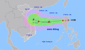 Áp thấp nhiệt đới đi vào Biển Đông, liên tục đổi hướng