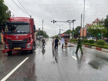 2 người đi xe máy tử vong sau vụ tai nạn liên hoàn ở Hà Tĩnh