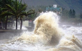 Bão vừa tan, lại xuất hiện áp thấp gần Biển Đông mạnh lên "chóng mặt"