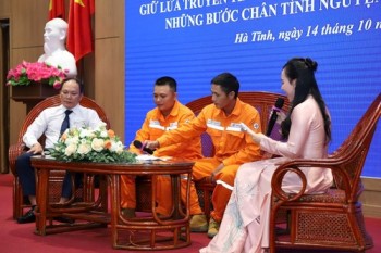 PC Hà Tĩnh tuyên dương lực lượng xung kích tham gia thi công đường dây 500kV mạch 3 và hỗ trợ các Công ty Điện lực phía Bắc khắc phục thiệt hại do bão số 3