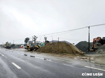 Cẩm Xuyên (Hà Tĩnh): Hạt quản lý đường bộ chỉ rõ nhiều sai phạm của bãi vật liệu xây dựng tại Cẩm Thịnh