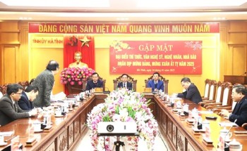 Hà Tĩnh gặp mặt đại biểu trí thức, văn nghệ sỹ, nghệ nhân, nhà báo