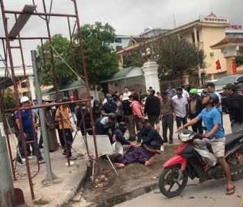 Sửa biển quảng cáo, người đàn ông bị điện giật bất tỉnh