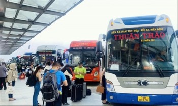 Tàu hỏa, máy bay, đường sắt 'nóng' từng ngày trước cao điểm du lịch 30/4 - 1/5