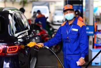 Xăng RON95 tăng gần 800 đồng/lít