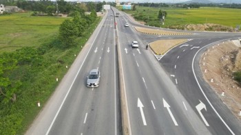 Bổ sung biển báo, đèn chiếu sáng tại các điểm giao cắt cao tốc qua Hà Tĩnh