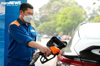 Chiều nay, giá xăng có thể quay đầu tăng khoảng 500 đồng/lít