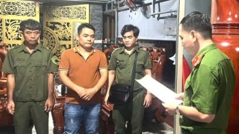 Đồng Nai tạm giữ chủ tịch phường cùng 5 nghi can để điều tra nhận hối lộ và môi giới hối hộ