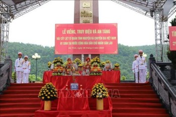Truy điệu, an táng hài cốt liệt sỹ Việt Nam hy sinh tại Lào