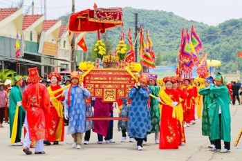 Tưng bừng lễ hội đền Chiêu Trưng Đại Vương