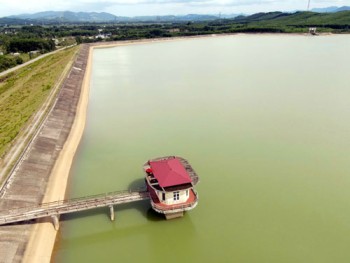 Hà Tĩnh: Chất lượng nước sinh hoạt có đảm bảo khi nước đầu vào đục ngầu?