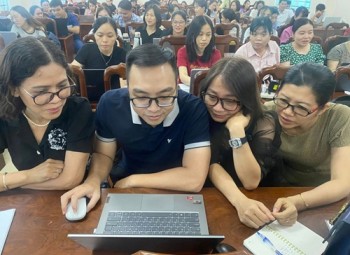 Giáo viên đi học... hè