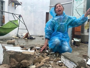 Nước mắt và tiếng thở dài