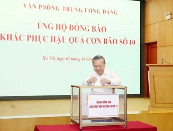 Tổng bí thư quyên góp ủng hộ đồng bào vùng bão lũ, yêu cầu khẩn trương khắc phục hậu quả