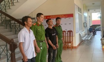 Chủ nhà ngủ say, gã hàng xóm lẻn vào nhà làm chuyện không ngờ